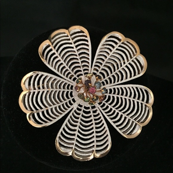 Vintage Jewelry - Vintage Flower Brooch